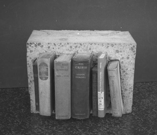 Libri, 1974 cemento - carta cm. 40x20x15
