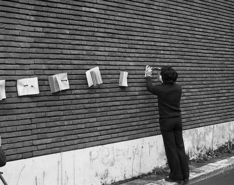 Libri, 1976, azione