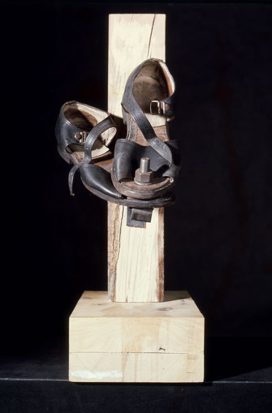 Crocifissione, 1975, tecnica mista, cm 30x40x70