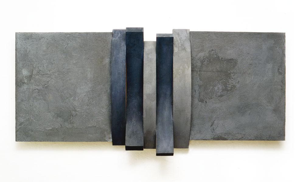 Sapore d'ombra,1990, cemento ossidato, cm 300x100