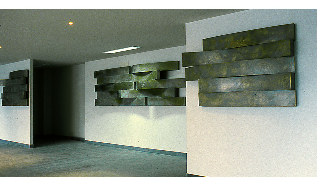Enigma in acqua, 1999, travertino romano, cm 1200x1400x400, Villa Spada Roma